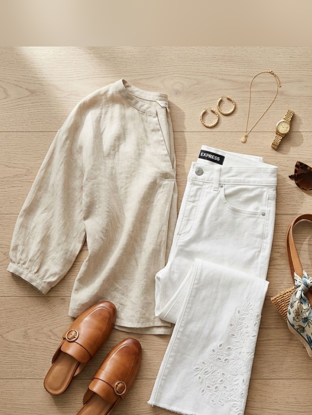 Express White Embroidered High Rise Cropped Flare Raw Hem Denim Pants, Size 4